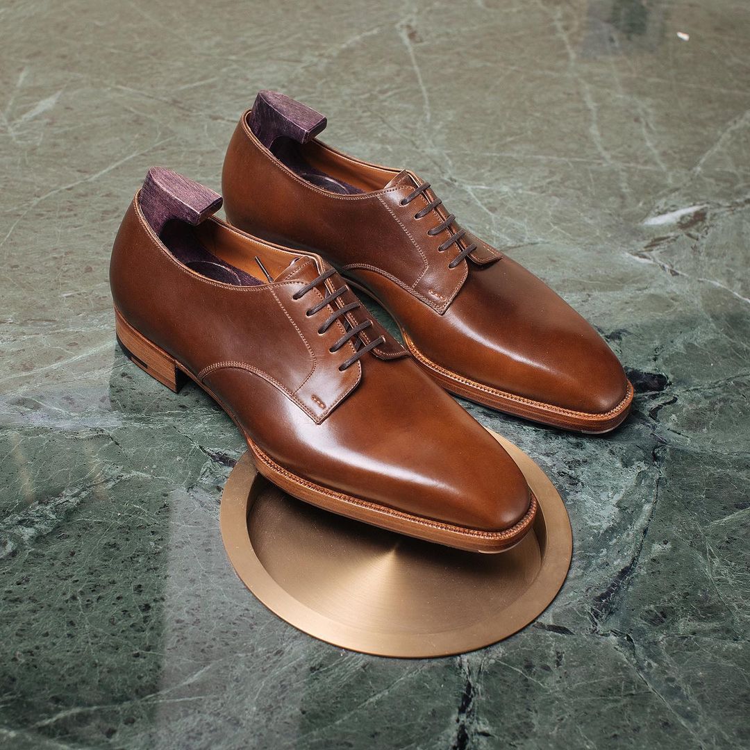 Brown men's classic gentleman derby shoes