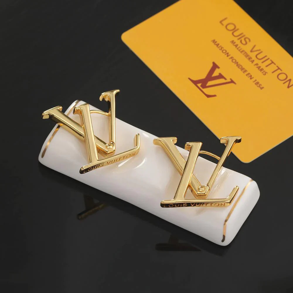 New classic fashion versatile earrings 1024012316