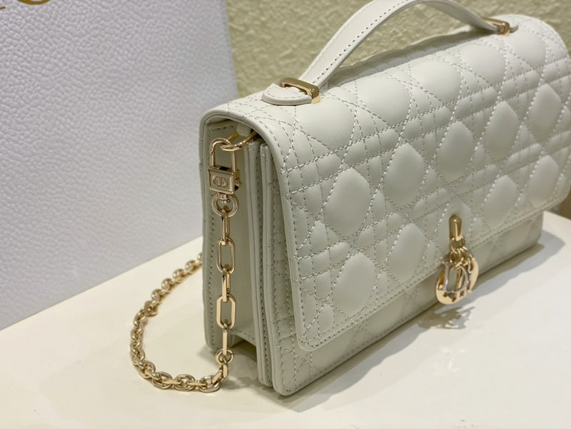 New leather handbags in five colors X083001