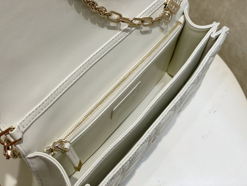 New leather handbags in five colors X083001